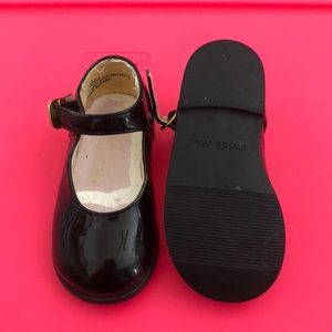 Black dress shoe